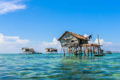 美丽的风景查看婆罗洲海吉普赛水村在 Bodgaya 岛, 仙本那沙巴, 马来西亚.