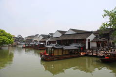 苏州运河和老城区。2009年中国苏州市旅游 