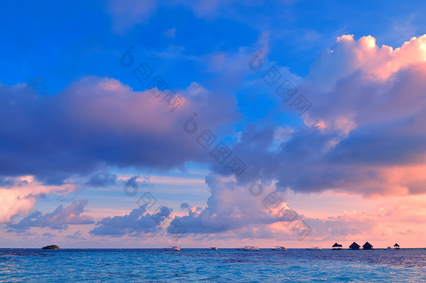 在马尔代夫热带早晨海景