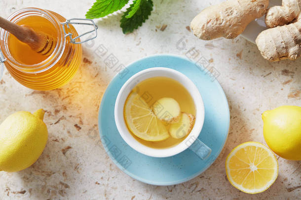 柠檬姜茶配蜂蜜 