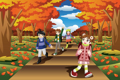 孩子们在秋天的季节徒步旅行