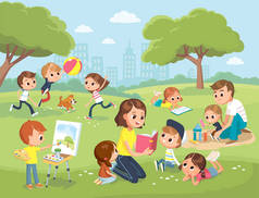 父母带着孩子在公园里妈妈在给孩子们读书。男孩画的水彩画。老师给孩子们读书。爸爸和女儿玩.