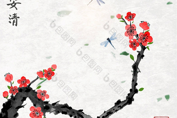 黑鸟坐在松树和樱花的树枝上。<strong>宣纸背景</strong>。传统的东方水墨画--e, 仙, 去华。象形文字-禅宗, 自由, 自然, 美丽