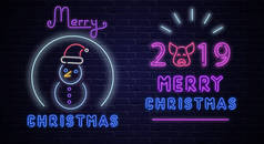 圣诞节和新年2019年霓虹灯标志上的砖纹理