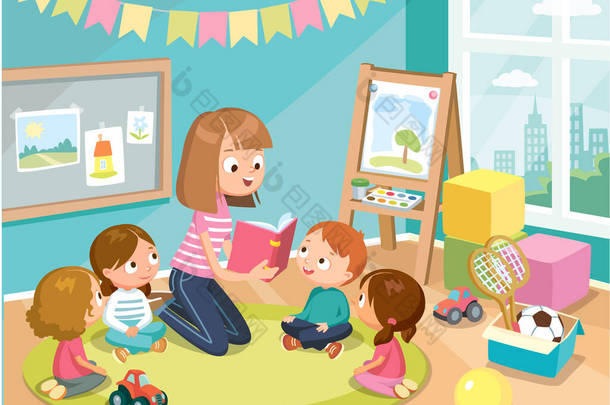 在小学幼儿园家庭的一个花园教室里妈妈在给孩子们读书为孩子们读书照顾小孩孩子们听老师的话.