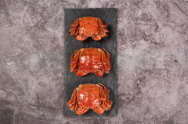 蒸中国绒螃蟹，上海毛螃蟹隔离石制背景