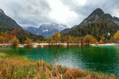 秋天的景色在湖亚斯纳-斯洛文尼亚