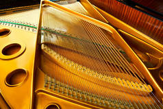 钢琴甲板近景,和弦和其他部件,大型钢琴乐器