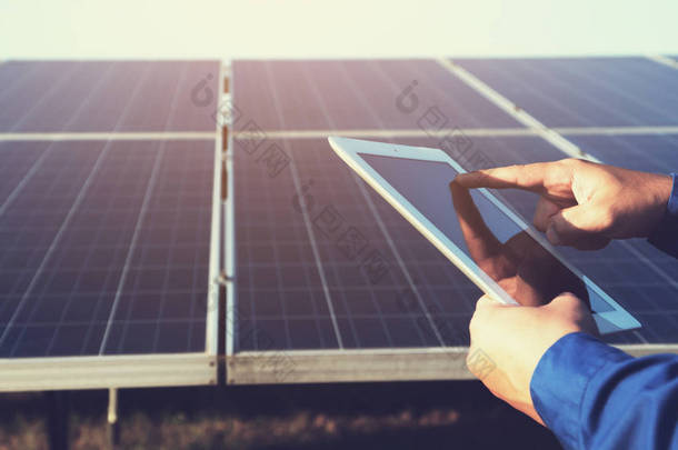 太阳能电站的运行与<strong>维护</strong>;在太阳能发电厂、太阳能发电厂进行检修和维修的工程团队, 致力于绿色能源的创新