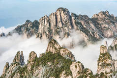 黄山国家公园山巅的云彩.中国.