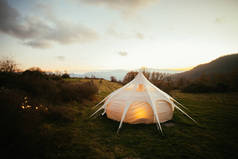 豪华环境下的露营帐篷