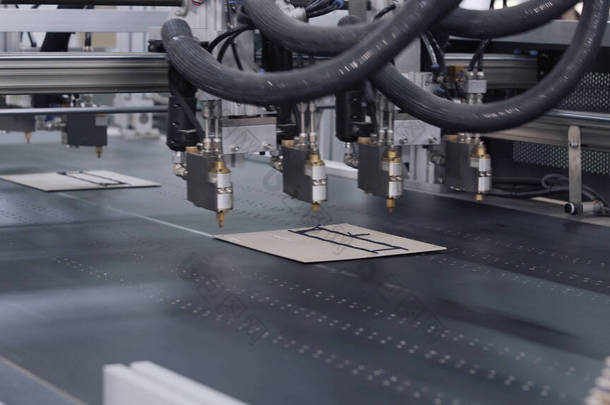 现代纸板箱自动化生产线.胶印机-喷胶胶水.纸板箱生产用输送机生产线.硬纸板粘贴.