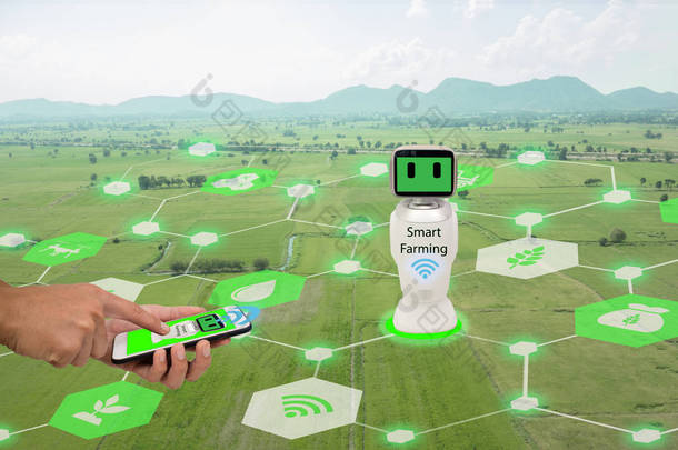 物联网，物联网、 农业概念。农民用<strong>手机连接</strong>管理、 控制、 监测、 智能机器人 （人工智能，ai） 使用和检测与传感器在农场