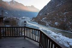 风景如画的峡谷中的山河.北高加索地区的景观