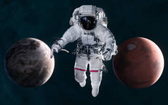 火星和地球背景的宇航员。 太阳系。 3D渲染。 科幻小说