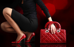 时尚女人与一个红色的书包，时尚写真