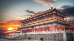 紫禁城是世界上最大的宫殿建筑群。位于中国北京的心脏地带