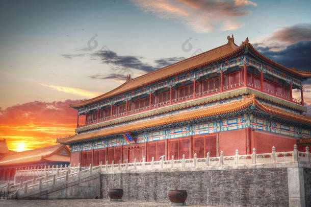 紫禁城是世界上最大的宫殿建筑群。位于中国北京的心脏地带