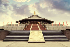 明堂是唐代的一座古建筑，也是古代的礼拜场所。中国洛阳.