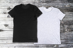 空白的黑色和灰色的 t 恤