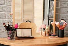 现代化妆品室装饰化妆品桌