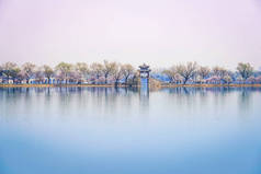 中国北京颐和园昆明湖西岸之春.北京颐和园春天