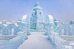 哈尔滨国际冰雪雕节是中国哈尔滨一年一度的冬季节。这是世界上最大的冰雪节.