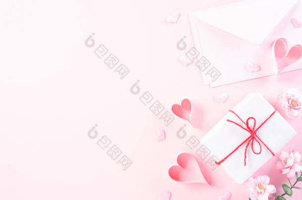 粉红粉红纸心连首页及礼品盒