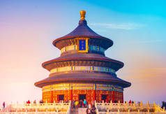 天坛公园风景。中国文本在大厦意思是祷告大厅。寺庙位于中国北京.