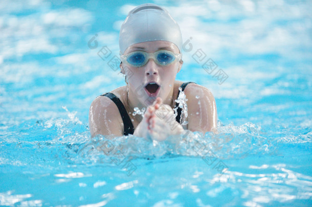游泳运动员的女人
