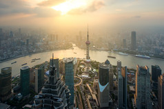 上海，鸟瞰上海陆家嘴金融和商业 