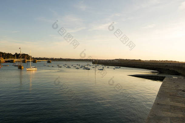 圣马洛, 船和渡轮<strong>码头</strong>每黄昏, 布列塔尼法国