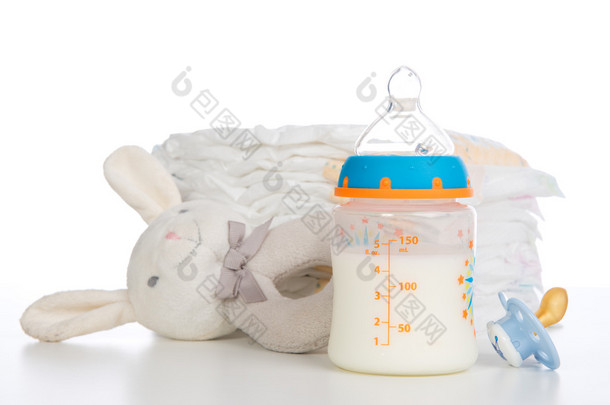 纸尿裤新出生的孩子栈，奶嘴安抚奶嘴，豆子袋的兔子