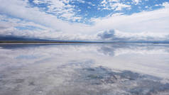 青海省卡卡盐湖秀丽壮观的风景