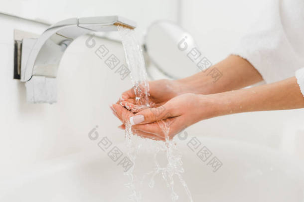 妇女在家洗手的部分看法