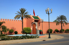 在马拉喀什，摩洛克的皇家宫殿门之一