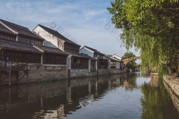 中国南山古城河畔的中国建筑