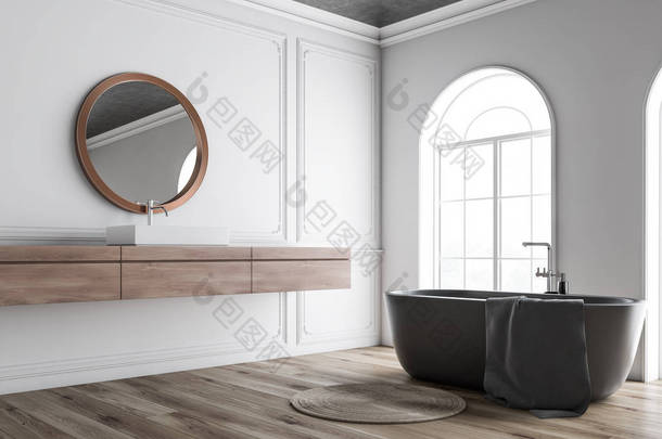 角落的白色浴室与木地板, 拱形窗户, 白色水槽与圆镜上面和灰色浴缸与毛巾在上面。3d 渲染