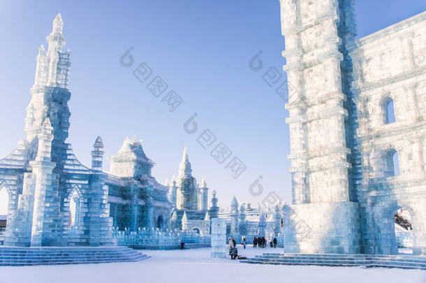 中国哈尔滨-2019年1月2日: 哈尔滨国际冰雪节是每年在哈尔滨举行的冬季节。这是世界上<strong>最大</strong>的冰雪节.
