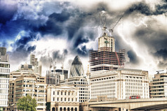 以上现代建筑与建筑的伦敦的秋季风暴