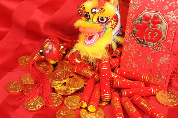 传统的<strong>中国结</strong>，书法意味着新年快乐