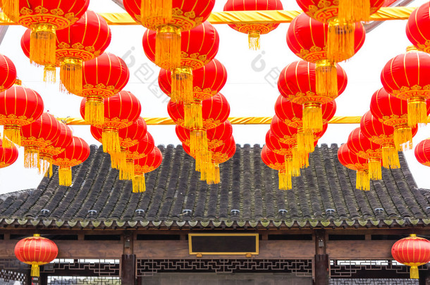 <strong>喜庆</strong>的中国红灯笼装饰