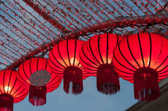 中国的灯笼照亮新的一年，挂装饰.