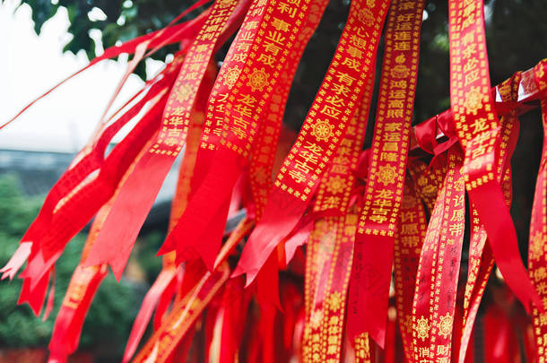 上海老佛寺、龙华寺、传统红丝带愿