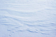 寒冷的雪面。抽象的纹理是天鹅绒般的雪。柔和的冷色。闪闪发光的雪花的放松视图.