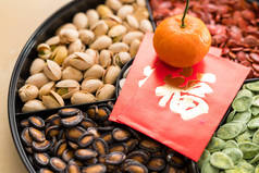 农历新年中国传统小吃盒, 红包字意味着运气