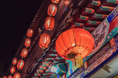 中国新的一年的红灯笼。新年期间的中国灯笼.