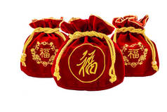 中国新年红色面料或丝绸袋, 和运气的小松
