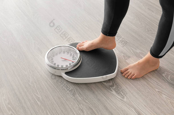 家里有天秤的女人 体重减轻概念