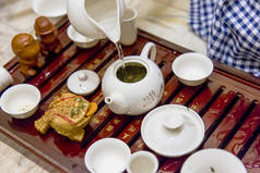 中国茶道，配上绿茶和一套菜